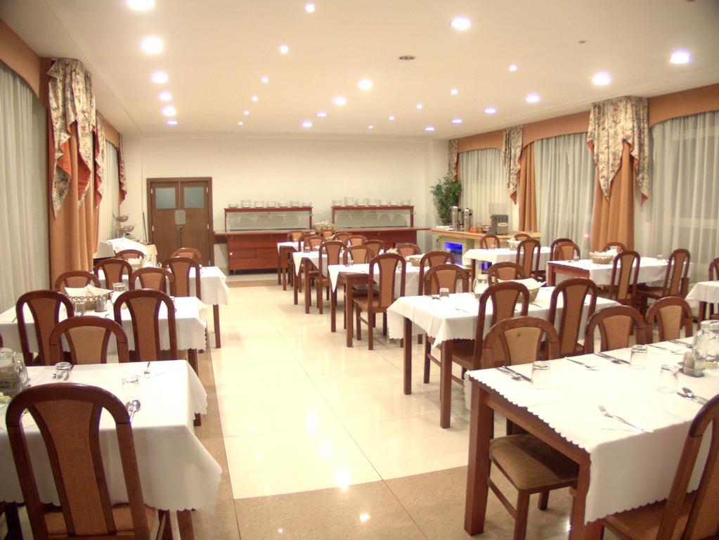 阿斯特拉酒店 布拉迪斯拉发 外观 照片